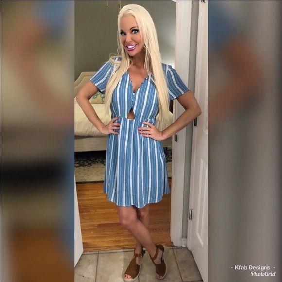 🥰LAST 2! Gorgeous Blue Striped Cut Out Dress! - Picture 3 of 4